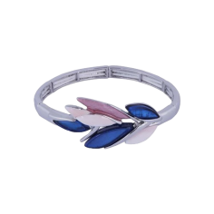 the elegant bracelet with the colored steel jaw