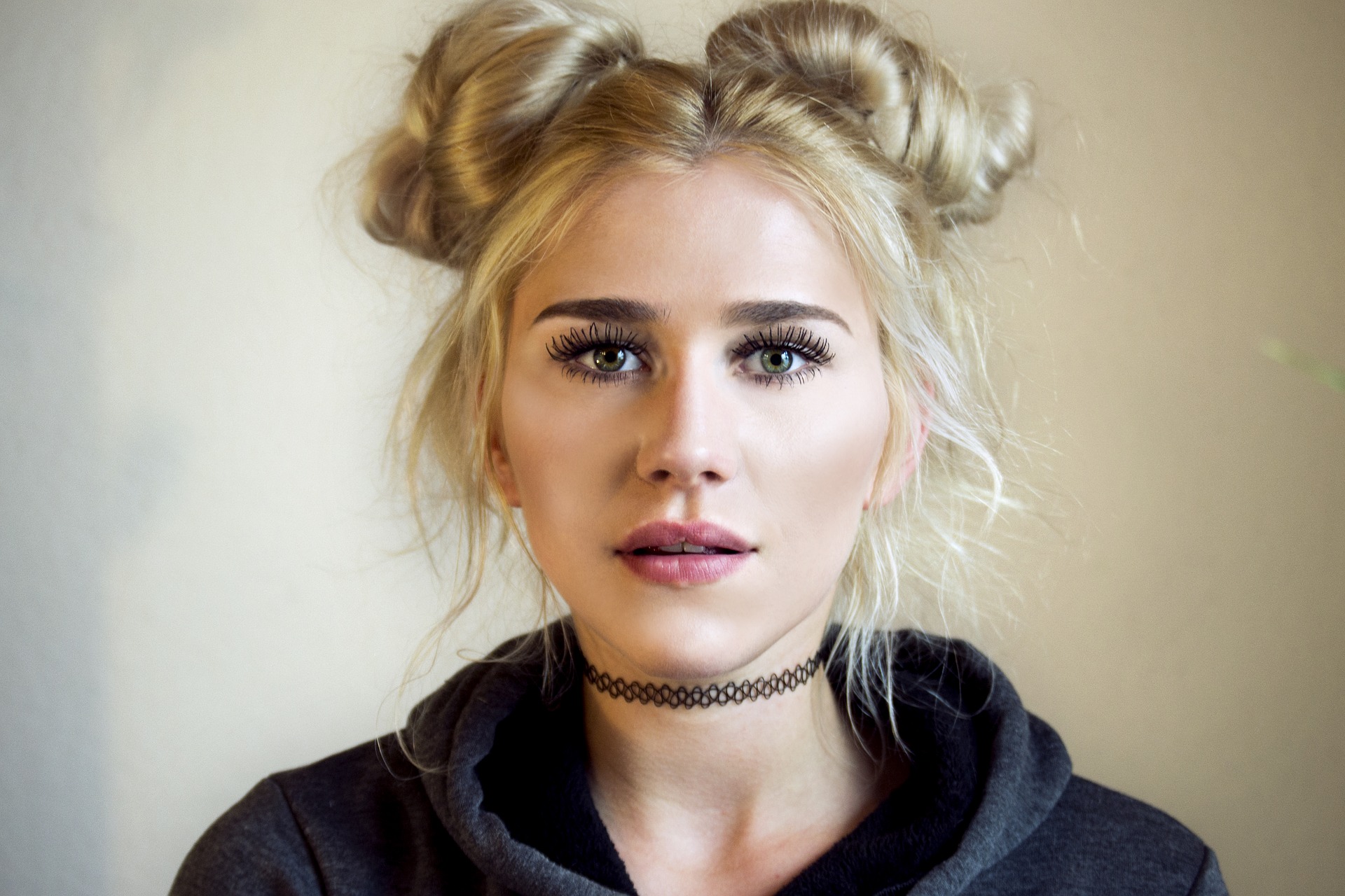 JAK WYDŁUŻYĆ LUB SKRÓCIĆ SZYJĘ NASZYJNIKIEM